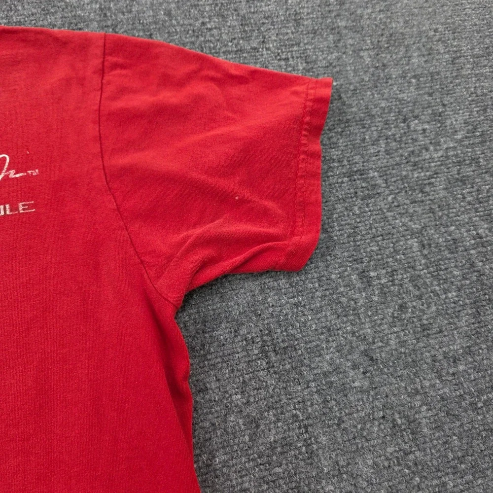 Vintage Dale Jr 8 Budweiser NASCAR Racing T Shirt Mens Medium Red 2005 Schedule‎